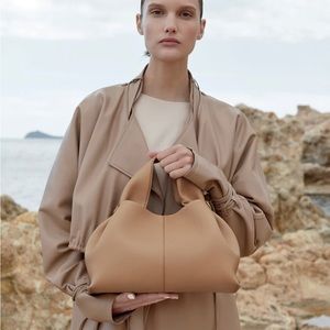 Poléne Numero Neuf (larger size)